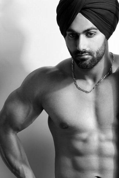 15 Photos That Beautifully Depict How Sikhs Take Pride In Their Turbans Indian Male Model, Indian Men Fashion, Indian Man, The Perfect Guy, Male Figure, Male Beauty, Bearded Men, How To Look Better, Media