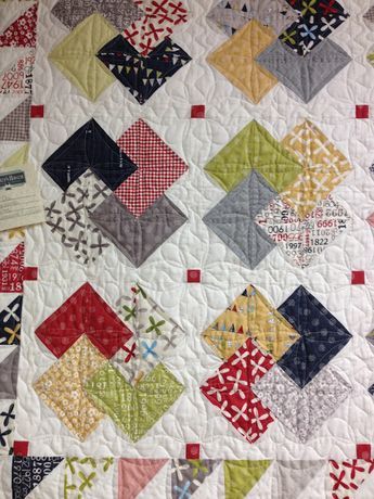 Reunion by sweetwater: card trick quilt pattern Card Trick Quilt, Colchas Quilting, Small Quilt Projects, Quilt Modernen, Textil Design, Card Tricks, Patchwork Quilting, Scrappy Quilts, Mini Quilts