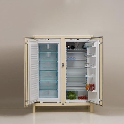 Open look into a modern retro icebox... Meneghini's original La Ghiacciaia Icebox Old Fridge, Double Fridge, Kitchen Refurbishment, Refrigerator Brands, Small Pantry, Multi Fuel Stove, Kitchen Concepts, Kitchen Refrigerator, Ice Box