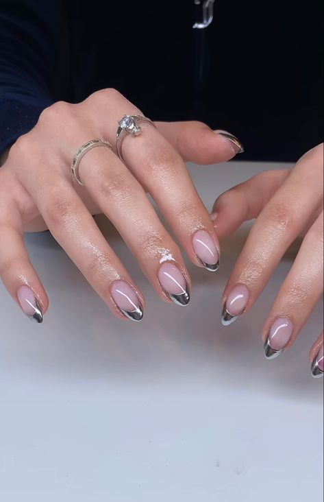 The Weeknd Nails Design, Red French Nails Design, Metallic French Tip Nails, The Weeknd Nails, Chrome Silver Nails, Reputation Nails, Silver French Tips, Chrome French Tip, Tip Nail Designs