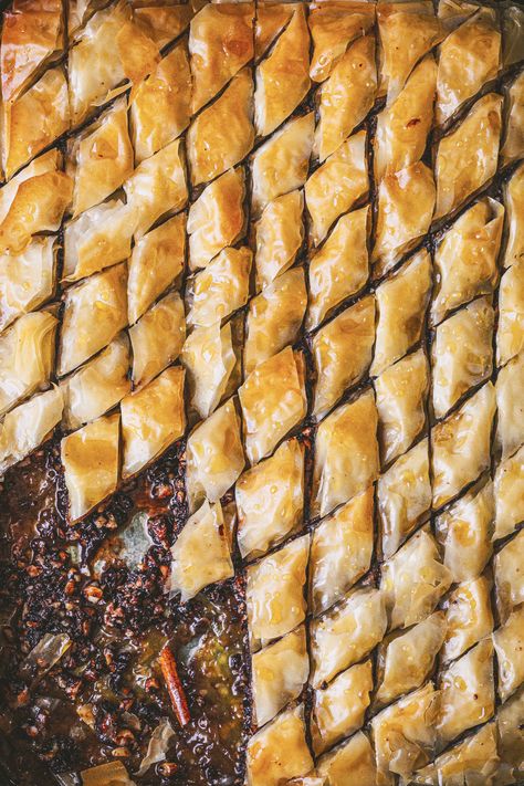 Flaky baklava with a filling of spices, cocoa nibs, almond and dark chocolate. Eid Meals, Chocolate Explosion Cake, Chocolate Baklava, Peppermint Crisp Tart, Waffle Ice Cream Sandwich, Phyllo Recipes, Chocolate Swiss Meringue Buttercream, Peppermint Crisp, Butter Pancakes