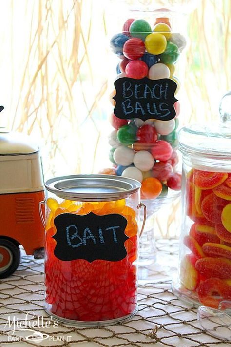 Fun ideas for candy at a Hello Summer Surf Party. Diy Halloween Dekoration, Surf Party, Beach Birthday Party, Luau Birthday Party, Swim Party, Beach Boy, Swedish Fish, Luau Theme, Beach Themed Party