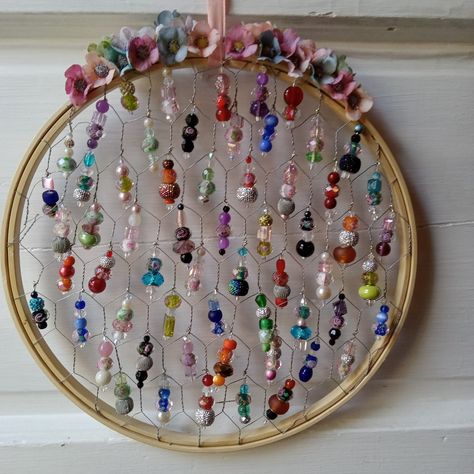 One-Of-A-Kind Art Sun Catcher. 11" Round, Glass Faceted Beads With Hand-Painted Design/Flowers. Silk Flowers, Gorgeous Design And Charm. Sun Catchers For Kids, Beaded Suncatchers, Bead Suncatcher, Beaded Suncatcher, Copper Wire Crafts, Hippie Crafts, Glass Bead Crafts, Chicken Wire Frame, Suncatcher Diy