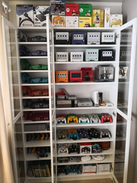 My Nintendo collection. http://bit.ly/2tqrm7u Check out Mystikz Gaming http://bit.ly/2tVNFmJ Game Console Organization, Gadgets Aesthetic, Aesthetic Nintendo, Console Collection, Nintendo Collection, Video Game Storage, Games Room Inspiration, Pokemon Room, Collection Room