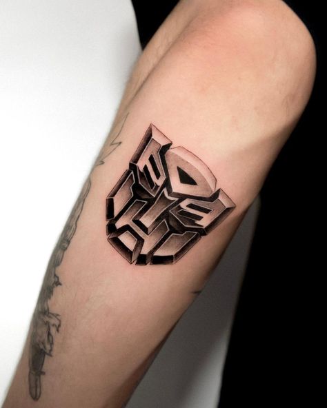 🇬🇧 London Bookings Open 🇬🇧 Autobots Logo done @denkmal_tattoo Next Guest Spots London • Aug 7 - 12 [books open - 1 spot left] Köln • Oct… | Instagram Autobots Logo Tattoo, Transformers Bumblebee Tattoo, Bumble Bee Tattoo Transformers, Bumblebee Tattoo Transformers, Autobots Tattoo, Transformers Tattoo Ideas, Optimus Prime Tattoo, Transformers Tattoos, Elijah Tattoo