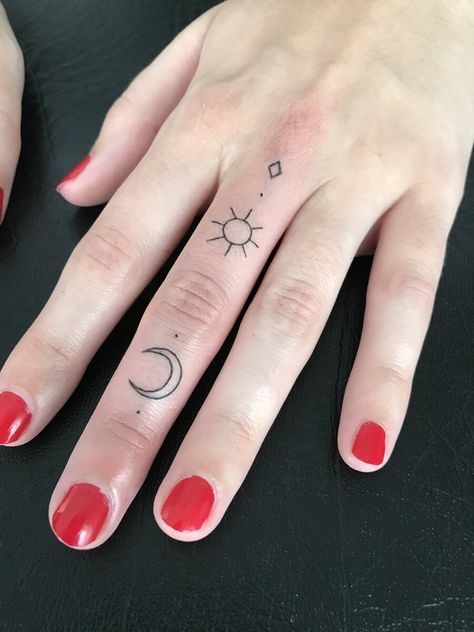 Moon Tattoo In Finger, Sun And Moon Tattoo On Finger, Sun Moon Star Hand Tattoo, Sun And Moon Finger Tattoos For Women, Moon Sun Finger Tattoo, Tattoo Dots On Fingers Meaning, Moon Finger Tattoo Designs, Finger Tattoos Moon Stars, Small Moon Finger Tattoo