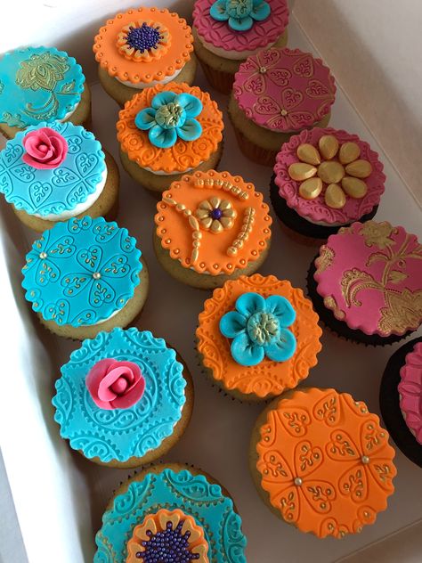 Indian Luxury cupcakes by Esther Paredes Luxury Cupcakes, Indian Luxury, Sweet Art, Muffins, Cake, Art