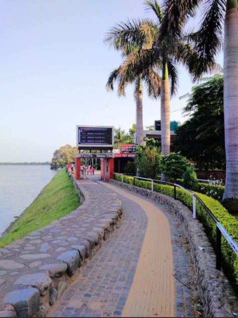 Sukhna Lake Chandigarh, Sukhna Lake, Kerala Travel, Snapchat Selfies, Lake Hotel, Blue Background Images, Bungee Jumping, Lake Resort, Cute Instagram Pictures