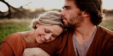 25 Signs You're Ready For A Relationship | YourTango  Experts | YourTango Head On Shoulder, Photo Voyage, Engaged Couples Photography, Engagement Poses, Foto Poses, Engagement Photo Inspiration, Engagement Portraits, Foto Inspiration, Couples In Love