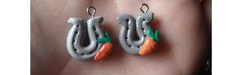 Carrot Earrings, Random Crafts, Clay Crafts Air Dry, Cute Polymer Clay, Horse Shoe, Drawing Inspo, Clay Charms, Clay Crafts, Polymer Clay Earrings