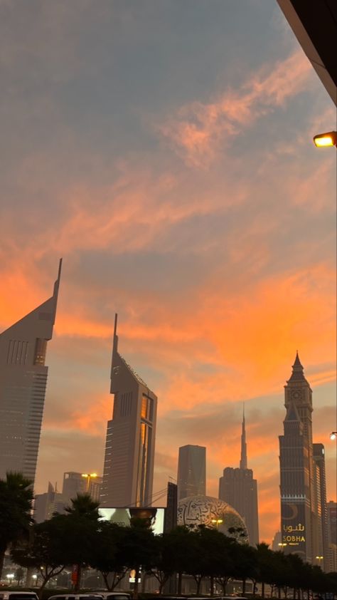 Sunsets in dubai Dubai Sunset Aesthetic, Sunset In Dubai, Mecca Sunset, Dubai Sunrise, Dubai Pictures, Dubai Sunset, Ecclesiastes 9, Real Background, Sunrise Wallpaper