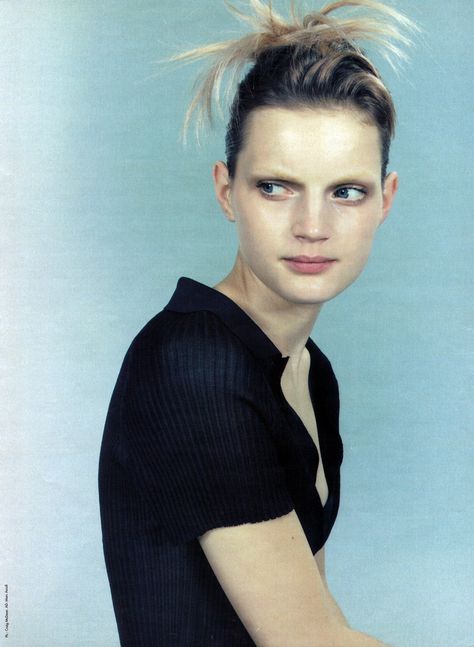 Craig McDean | Guinevere van Seenus | Jil Sander | SS 1996 | Glazegasm 90s Fashion Grunge Hairstyles, Gen X Soft Club, Guinevere Van Seenus, Aesthetic Dentistry, Top Azul, Craig Mcdean, Amber Valletta, Art 2023, Models Off Duty Style