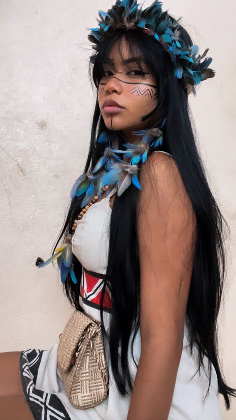 American Indian Makeup, Native Fashion Modern, Native American Makeup Women, Native Face Paint, American Indian Makeup Halloween, Mayan Makeup, Indigenous Women Aesthetic, Native Girl Aesthetic, Indigenous Makeup Native American