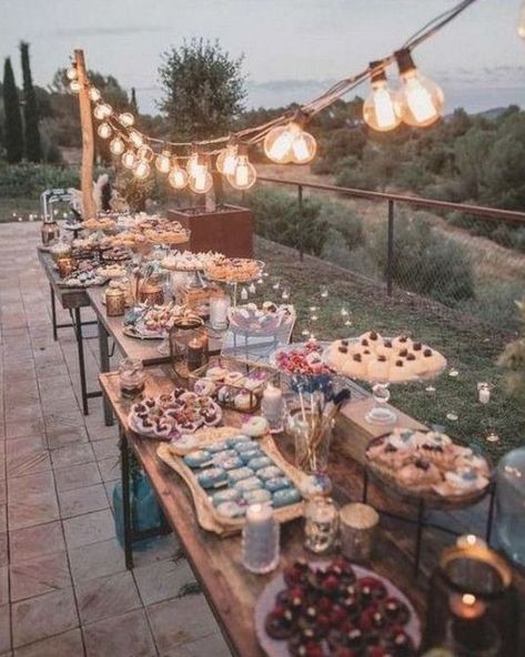 Country Wedding Foods, Lights Wedding Decor, Barn Wedding Reception, Country Barn Weddings, Rustic Wedding Reception, Wedding Reception Food, Wedding Lighting, July Wedding, Salou