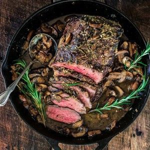 A delicious and fragrant Rosemary and Garlic Roast Beef to serve for the holidays or at your next dinner party! Garlic Roast Beef, Garlic Roast, Best Mac N Cheese Recipe, Best Mac And Cheese, Easter Dinner Recipes, Roast Beef Recipes, Recipes Indian, Dinner Party Recipes, Top Indian