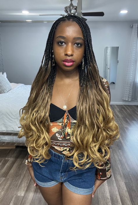 Wow! Super cute ombre french curl braids. Go watch my youtube tutorial on this style! Ombre French Curl Braids, Ginger French Curls, French Curl Box Braids, Individual Box Braids, Curl Box Braids, Ombré French, Curled Box Braids, French Curl Braids, Curl Braids