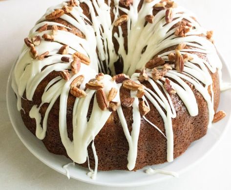 Southernliving Recipes, Hummingbird Bundt Cake, Hummingbird Cake Recipes, Hummingbird Food, Bundt Cake Recipe, Hummingbird Cake, Raspberry Smoothie, Crunchy Pecans, Bundt Cakes Recipes