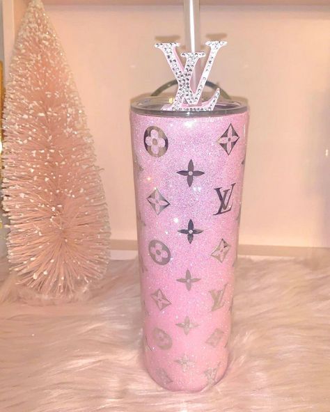 Lv Tumbler Cup, Copo Starbucks, Starbucks Cup Design, Starbucks Cup Art, Tumblr Cup, Tumbler Cups Personalized, Trendy Water Bottles, Bling Ideas, Starbucks Diy