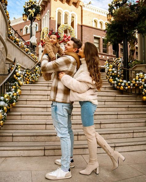 📍Beverly Hills/Rodeo Drive Rodeo Drive Photoshoot, Christmas Family Shoot, Beverly Hills Rodeo Drive, Rodeo Drive Beverly Hills, Family Shoot, Rodeo Drive, Christmas Family, Family Photoshoot, Family Christmas