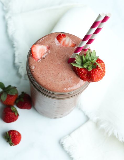 Strawberry Chocolate Protein Smoothie recipe overhead shot Chocolate Protein Smoothie Recipes, Magic Bullet Smoothie Recipes, Ginger Smoothie Recipes, Chocolate Protein Smoothie, Diy Oat Milk, Fruit Smoothie Recipes Healthy, Protein Smoothie Recipes, Ginger Smoothie, Crunches Workout