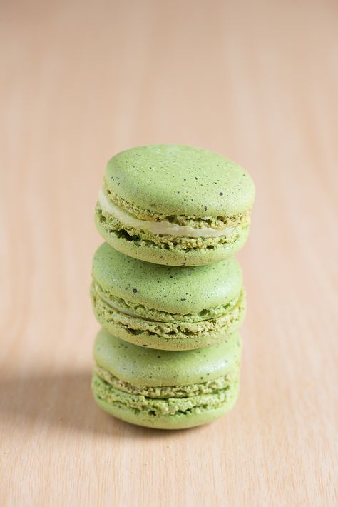 Wellness Office, Green Tea Macarons, Matcha Macarons, French Macaroon Recipes, Macaron Recipes, Recipe Korean, French Macaroons, Sakura Flowers, Macaroon Recipes