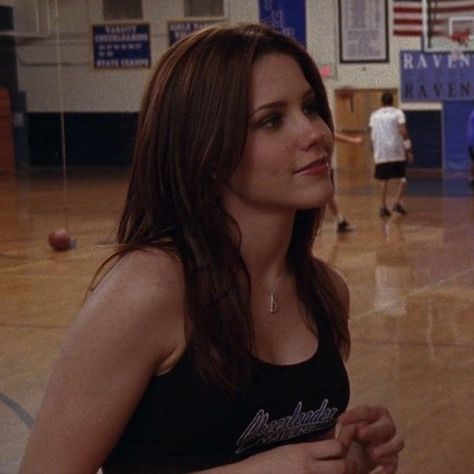 Brooke Davis Hair Season 1, Sophia Bush 2000s, Brooke Davis Hair, Sofia Bush, Rachel Gatina, One Tree Hill Brooke, Sophie Bush, Sunshine Girl, Brooke Davis