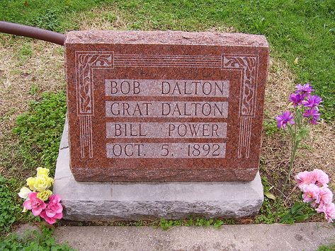 Dalton Gang, Famous Outlaws, State Of Kansas, Cow Boys, Love Parents, Famous Graves, Bank Robbery, Old Cemeteries, Cow Boy