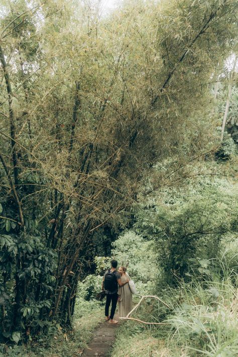 Love in the jungle Barcelona Photoshoot, Spain Wedding, Couple Photoshoot Poses, In The Jungle, Couple Photoshoot, Photoshoot Poses, Couples Photoshoot, Wedding Photographer, Barcelona