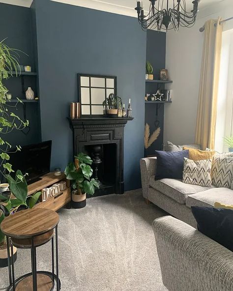 Farrow and Ball Stiffkey Blue 281 living room fireplace Victorian Living Room Ideas, Modern Victorian Living Room, Navy Living Rooms, Teal Living Rooms, Snug Room, Victorian Living Room, Living Room Decor Fireplace, Cosy Living Room, Modern Victorian