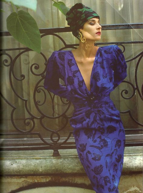 1980 Dress, 70s Inspired Fashion, Emanuel Ungaro, 1980s Fashion, Vestidos Vintage, Interesting Photos, Vintage Vogue, Glamour Fashion, Fashion Design Clothes