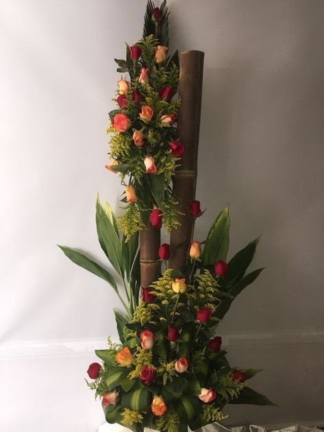 Glass Decor Ideas, Flower Structure, Church Wedding Flowers, Tropical Floral Arrangements, Tropical Flower Arrangements, Large Flower Arrangements, Ikebana Flower Arrangement, Church Flower Arrangements, Creative Flower Arrangements