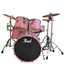 pink drums Pink Drum Set, Pink Drums Aesthetic, Gwen Stacy Drums, Pink Instruments, Pink Drums, Drums Aesthetic, Drums Girl, Female Drummer, Pink Music