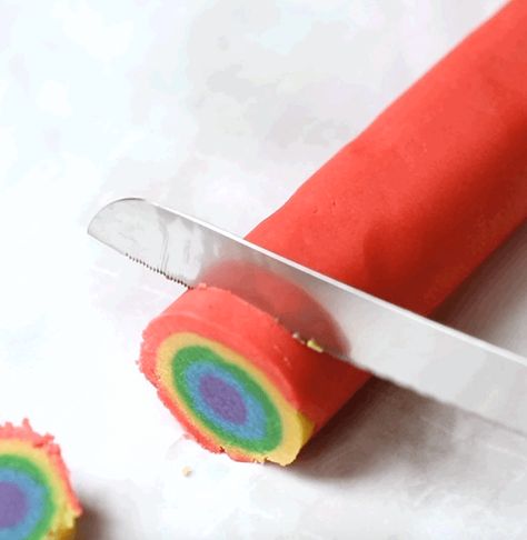 Rainbow Shortbread Cookies, Easy Rainbow Cookies, Rainbow Swirl Cookies, Rainbow Biscuits, Vanilla Cake Recipe Moist, Rainbow Cookies Recipe, Rainbow Sugar Cookies, Colored Cookies, Rainbow Donut