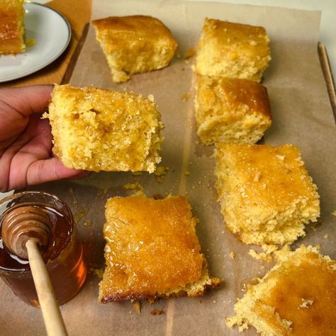 Honey Butter Cornbread - Toni's Recipes Cajun Turkey Recipe, Honey Butter Cornbread, Buttery Cornbread, Cajun Turkey, Cajun Butter, Honey Cornbread, Cornbread Easy, Discard Recipes, Holiday Dishes