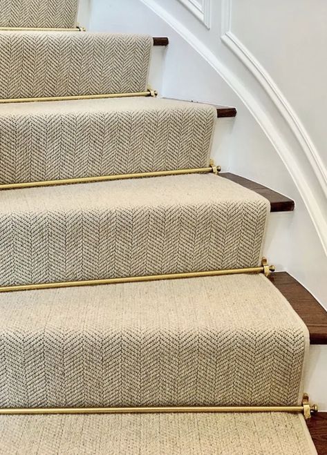 Carpet Staircase, Staircase Runner, House Staircase, Hallway Designs, Stair Case, Curved Staircase, Stair Runner Carpet, Carpet Stairs, Stair Runner