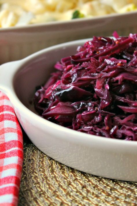 Red Cabbage Christmas, Purple Cabbage Recipes, Spiced Red Cabbage, Cooked Red Cabbage, German Red Cabbage, Red Cabbage Recipe, Cabbage Recipes Healthy, Red Cabbage Recipes, Braised Red Cabbage