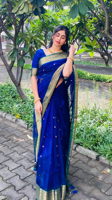 Chanderi saree#royal blue#Indian jewellery#saree#events#guestwedding#festive#elegant#maharashtrian Saraswati Pujo Saree Look, Maharashtrian Saree Look For Wedding, Pattu Saree Poses, Sadi Photo Poses, Blue Saree Makeup Look, Marathi Look Saree, Maharashtrian Saree Look, Traditional Look In Saree, Marathi Saree Look