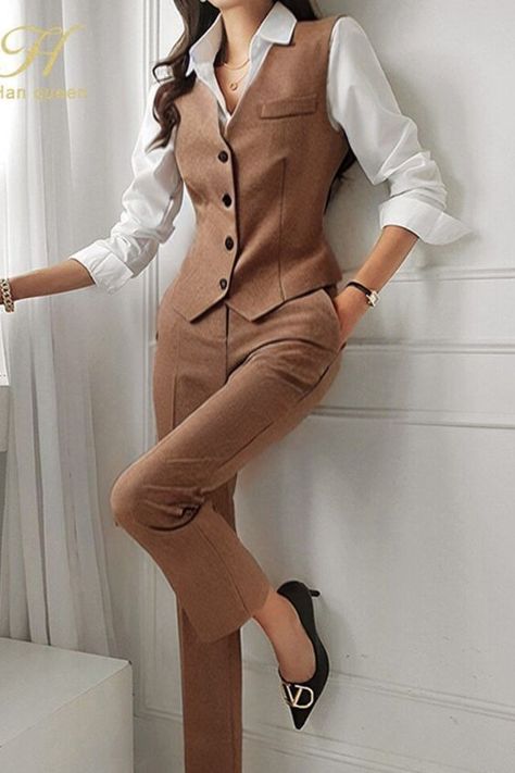 Suits Casual For Women, Three Pieces Suits For Women, Casual Suit Outfits Women, Business Fits Women, Suit For Women Graduation, Women Three Piece Suit, Women's Formal Suit, Women In Suits Business, Suit Ideas Women