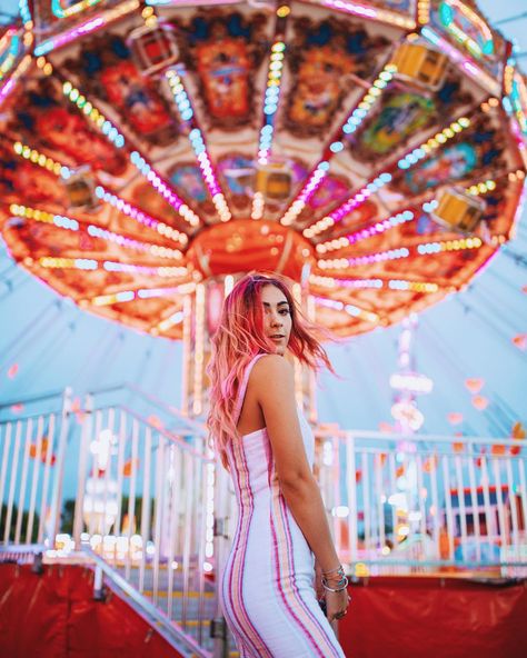 Carnival Photo Shoots, Fair Pictures, Carnival Photography, Senior Pictures Downtown, Fair Photography, Best Friend Photography, Senior Pictures Poses, Senior Photoshoot, Photoshoot Concept