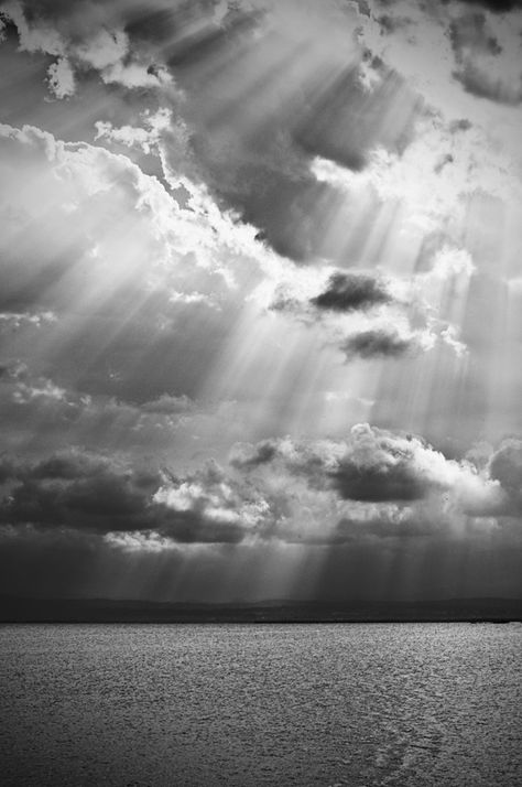 Sun Through Clouds, Sun Rays Tattoo, Heaven Aesthetic, Sky Black And White, Christus Tattoo, Air Aesthetic, Sky Tattoo, Sky Tattoos, Ray Tattoo