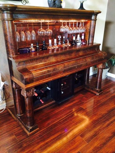 Antique Piano Repurposed, Piano Bar Repurposed, Diy Wine Bar, Piano Crafts, Painted Pianos, Piano Decor, Piano Bar, Old Pianos, Diy Home Bar