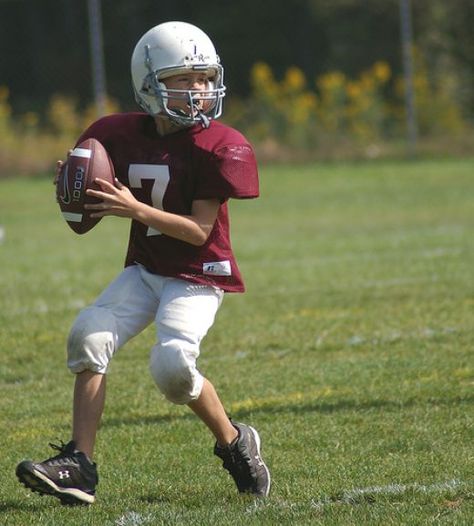 Help, my kid plays football and I haven't got a clue!    This information is by no means comprehensive, but it'll get you started.  Remember, there's no point in getting overwhelmed.  You just need to know enough to pay attention and be able to toss... Football Drills For Kids, Girls Playing Football, Kids Playing Sports, Kids Playing Football, Football 101, Football Usa, Football Drills, Best Basketball Shoes, Sports Boys