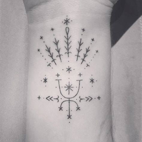 Feather Arrow Tattoo, Meaning Of Arrow Tattoo, Arrow Tattoos For Women, Arrow Tattoo Design, Frances Bean Cobain, Stick N Poke, Steal Her Style, Arrow Tattoo, Arrow Tattoos