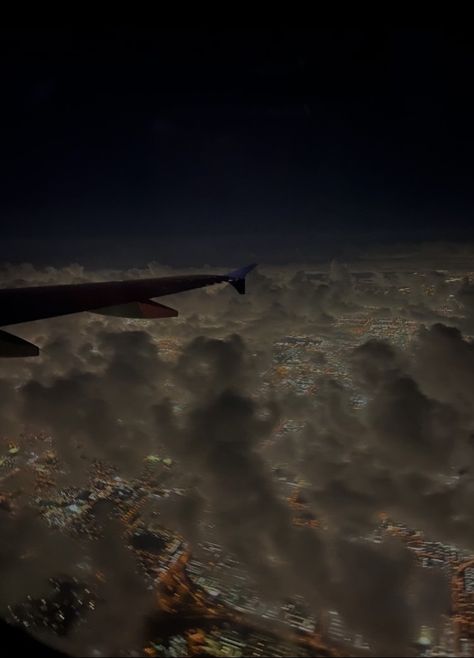 Airplane Aesthetic Wallpaper Night, Night Aesthetic Plane, Airplane Night View, Photo Tiktok, Night Sky From Plane, Airplane View At Night, Night Mood, Plane View, Story Fake