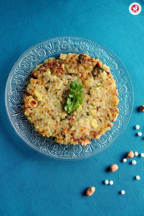 Sabudana Thalipeeth - A deliciously healthy snack for all age groups. Sabudana Recipes, Thrifty Thursday, Yummy Healthy Snacks, Gluten Sensitivity, Allergy Friendly Recipes, Homemade Snacks, Kids Food, Easy Family Meals, Healthy Snacks For Kids