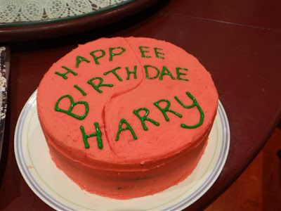 Yum :3 inspired by the birthday cake from Hagrid to Harry in the Sorcerer's Stone Pastel Harry Potter, Harry Potter Snacks, Harry Potter Marathon, Ugly Cakes, Harry Potter Bday, Harry Potter Food, Theme Harry Potter, Harry Potter Birthday Party, Naked Cakes