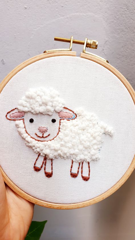 Embroidery Sheep Pattern, Sheep Embroidery Design, Goat Embroidery, Sheep Embroidery, Diy Crafts Love, Diy Embroidery Designs, Beginner Sewing Projects Easy, Baby Embroidery, Hand Embroidery Projects