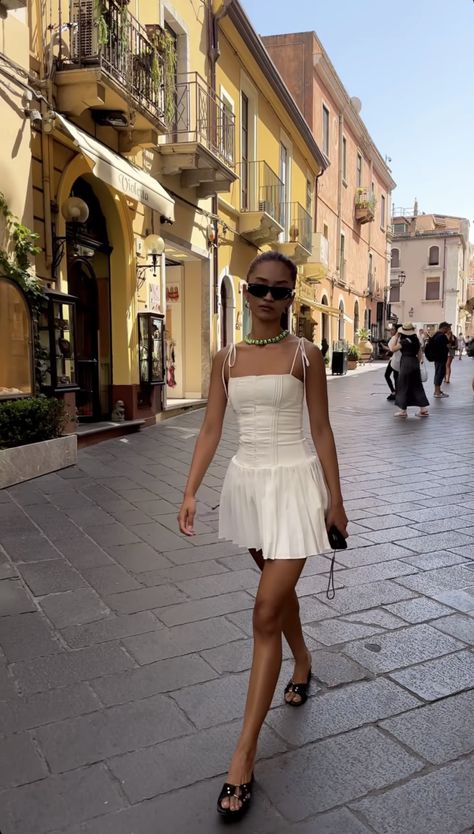 Summer Outfits Spain Street Styles, Tourist Fits, Summer Looks 2024, Summer 2024 Outfits Trends, 2024 Summer Trends, Milan Outfits Summer, Paris Outfit Summer, Outfits For France, Latest Summer Trends Outfits