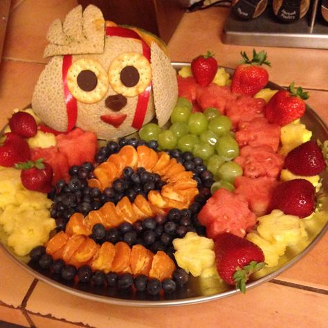 Paw Patrol Birthday Party fruit tray                                                                                                                                                                                 More Paw Patrol Themed Food Party Ideas, Paw Patrol Fruit Ideas, Paw Patrol Charcuterie Board, Paw Patrol Fruit Tray Ideas, Paw Patrol Snack Ideas, Party Fruit Tray, Party Food For Toddlers, Fruit Turkey, Unique Birthday Party Ideas