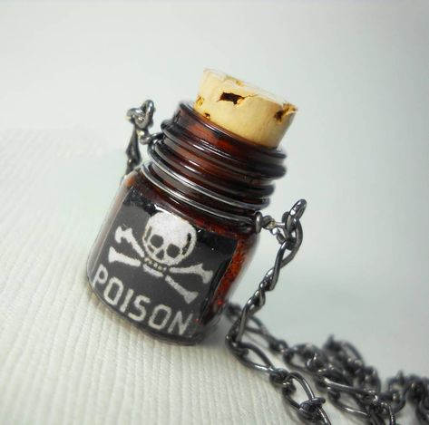 Amber Bottles, Bottle Charms, Bottle Necklace, Potion Bottle, Mini Bottles, Gothic Jewelry, Red Glitter, Bijoux Diy, Mason Jar Mug